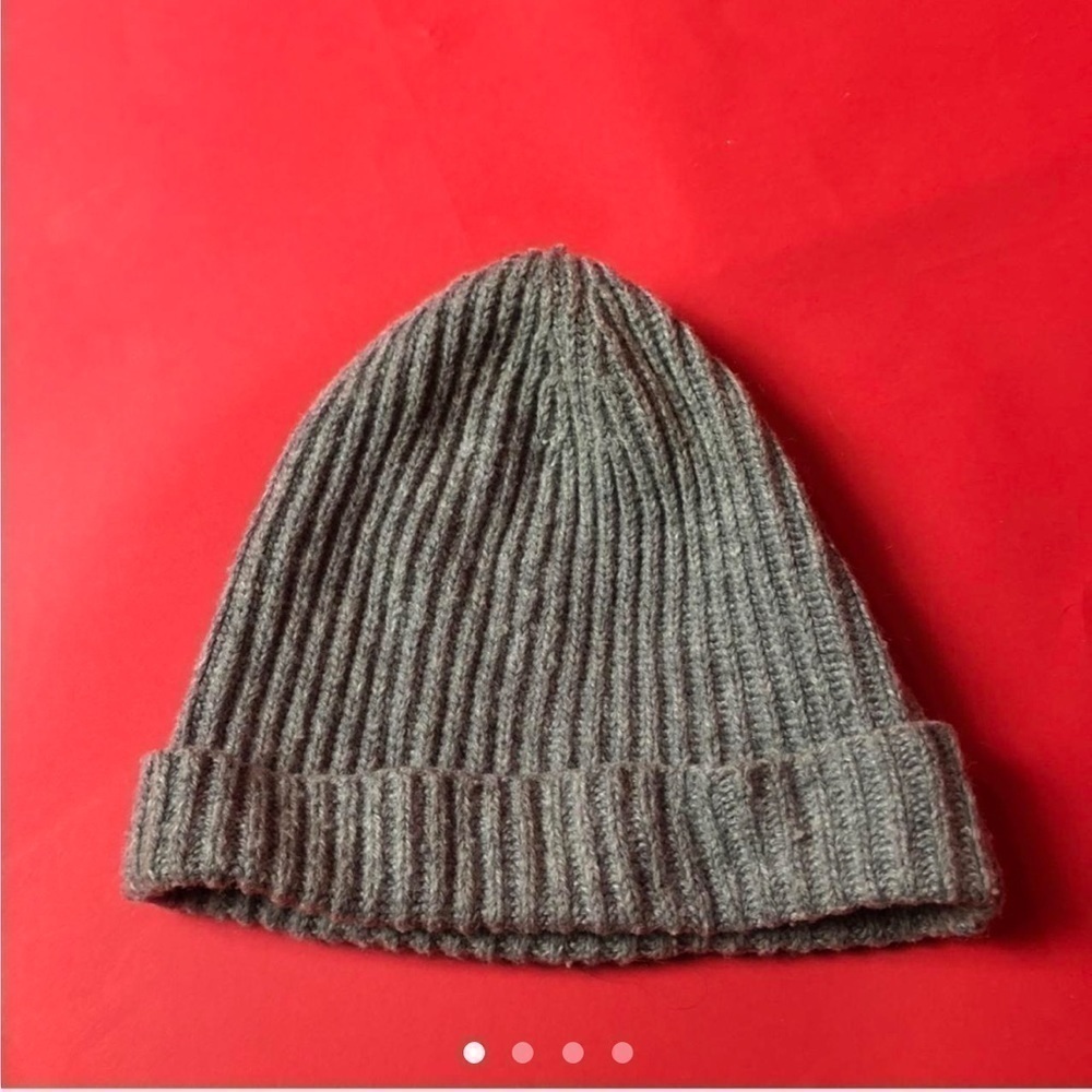 Simple cute cute grey hat or toque🤍🖤